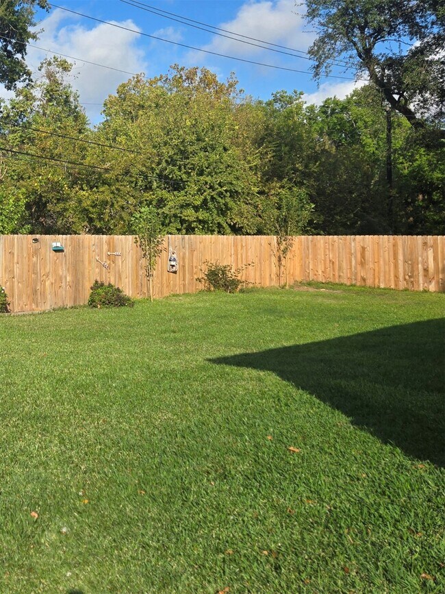 Building Photo - 2118 2nd Ave N