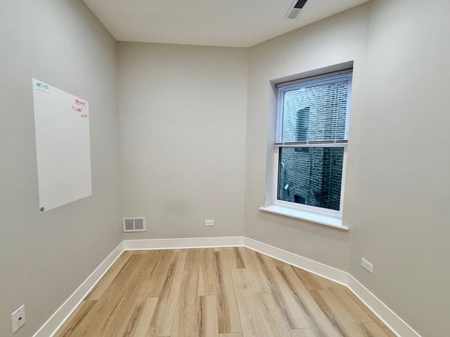 Building Photo - 4908 N Rockwell St