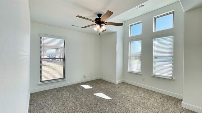 Building Photo - 301 Post Oak Ave