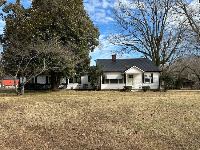 Primary Photo - Country Style Living!