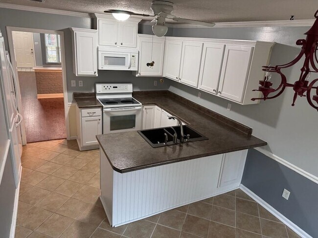 Building Photo - 383 Taylors Way