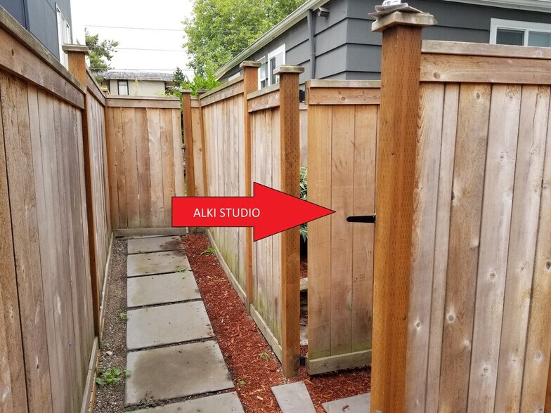 Building Photo - 2904 Alki Ave SW