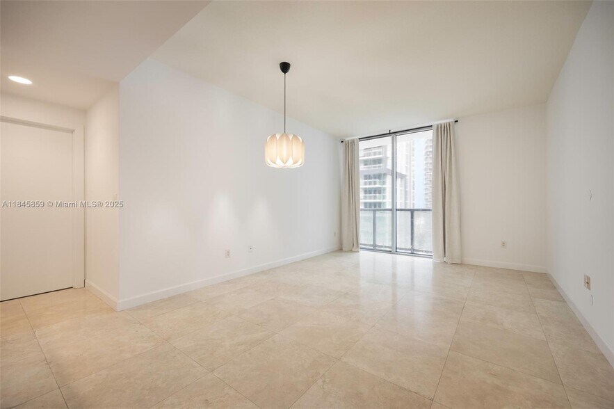 Building Photo - 1060 Brickell Ave