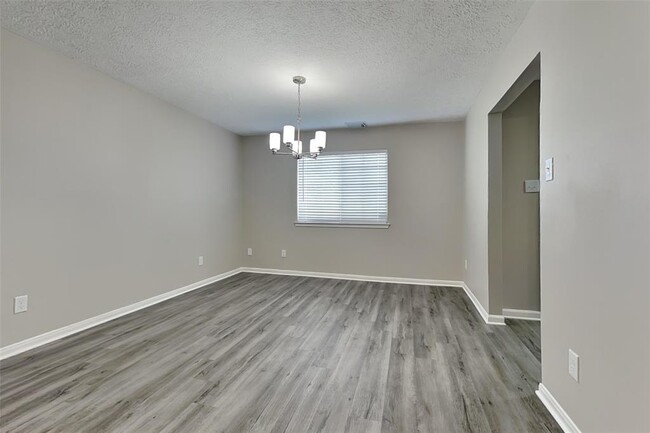 Building Photo - 8303 Holmwood Dr