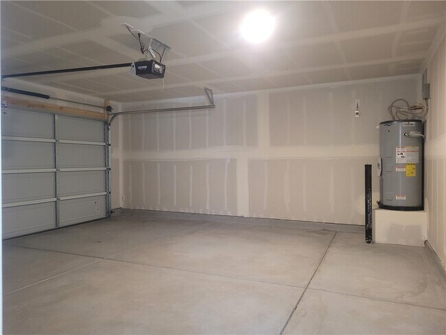 Building Photo - 2365 Tapatio Dr