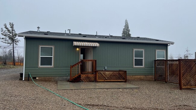 Building Photo - Newer Manufactured home  Paradise Location...
