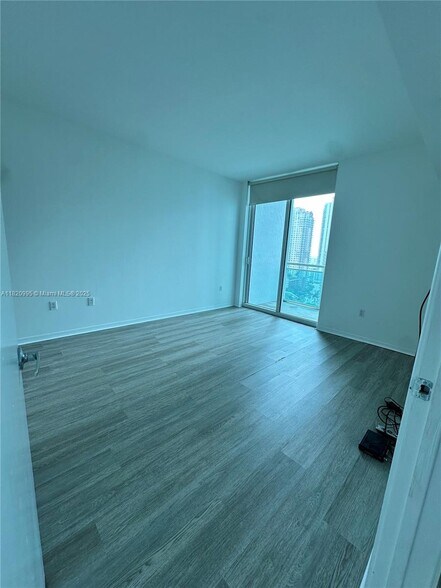 Building Photo - 950 Brickell Bay Dr