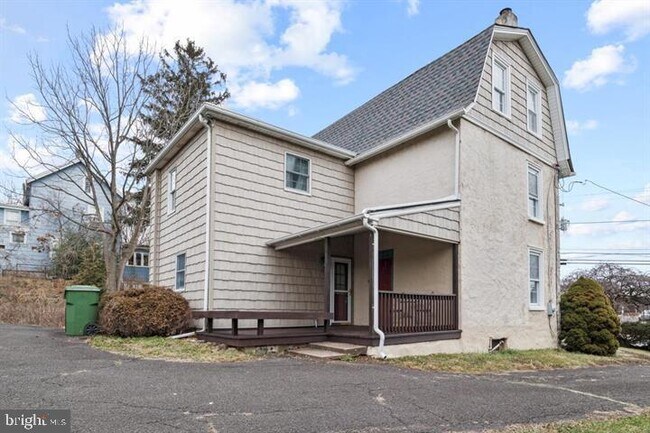 Building Photo - 1651 Limekiln Pike