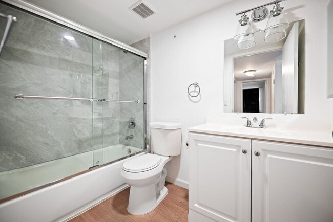 Building Photo - 2 Bed / 2 Bath Condo for Rent – Prime Miami Location