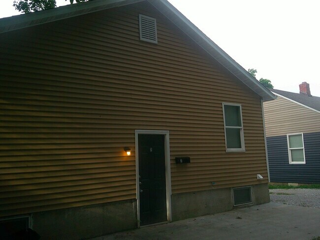 Building Photo - 211 Hickman Ave