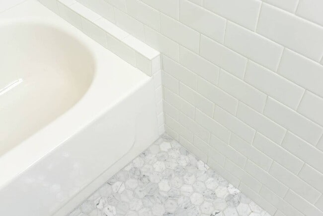 Building Photo - Updated 1 Bed 1 Bath in the Heart of Echo Park - Parking, laundry and great views!