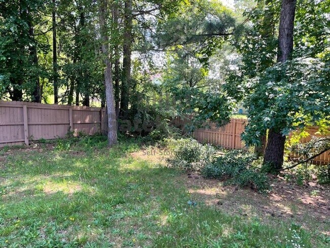 Building Photo - 10564 Village Landing