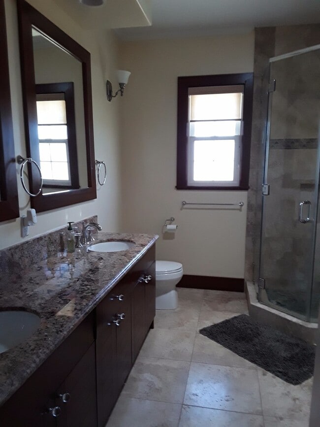 Building Photo - Large home in Lahaina for rent