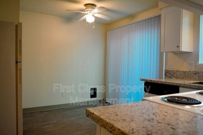 Building Photo - 1673 Dollar St