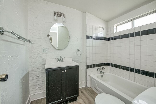 Building Photo - 141 E Hedges Ave