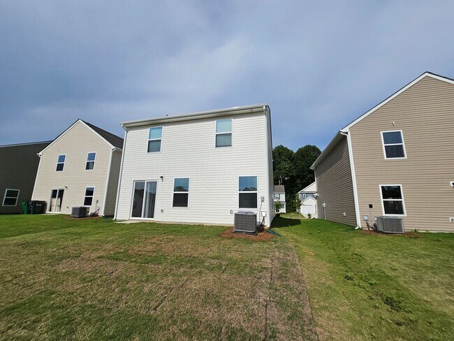 Building Photo - 524 Hawley St