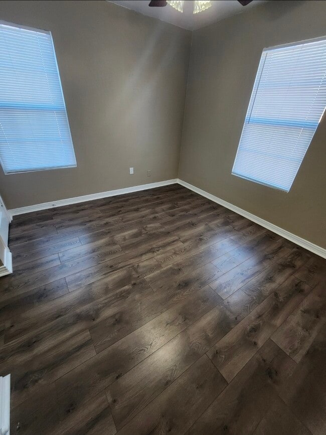 Building Photo - Move in ready!