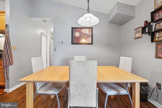 Building Photo - 209 Water Fountain Ct