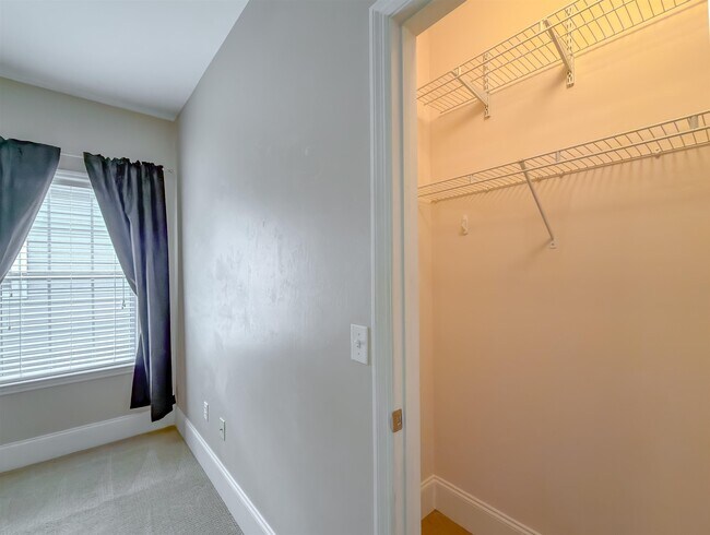 Building Photo - 1946 Sagebrook Dr