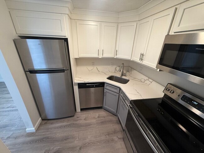 Building Photo - 151 Providence Rd