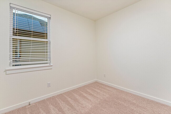 Building Photo - Beautiful 4 bedroom, 3 bathroom home in Hu...