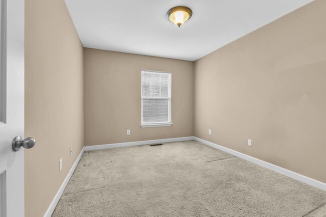 Building Photo - 553 Rosedale Ave