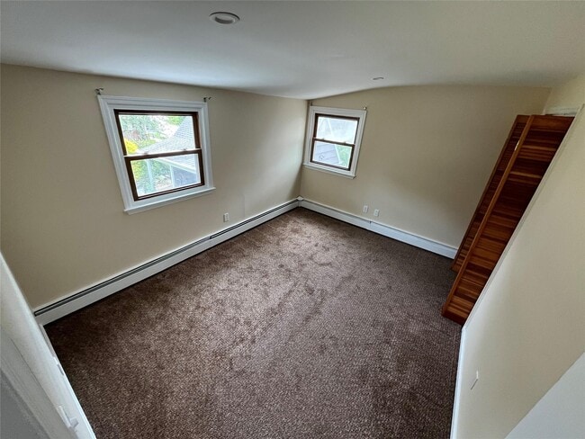 Building Photo - 615 Floral Pl