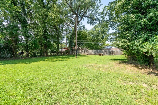 Building Photo - 2 Bed 1 Bath With Bonus Room in Tulsa