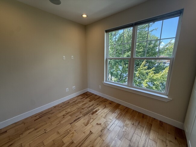 Building Photo - 707 18th St NE