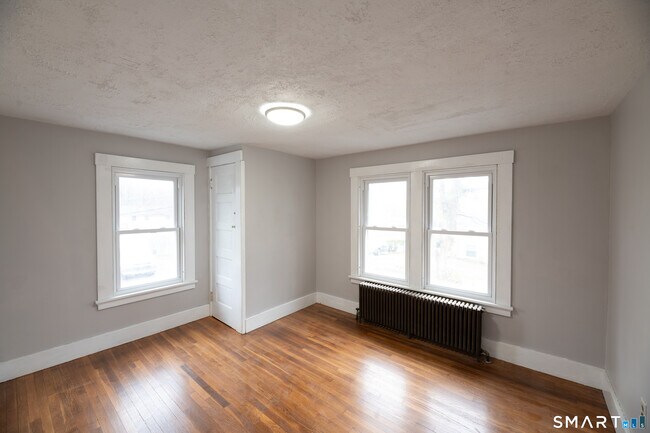 Building Photo - 25 Vera St