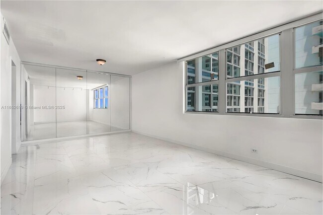 Building Photo - 5055 Collins Ave