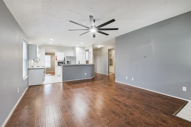 Building Photo - 9502 Belleclaire Ln