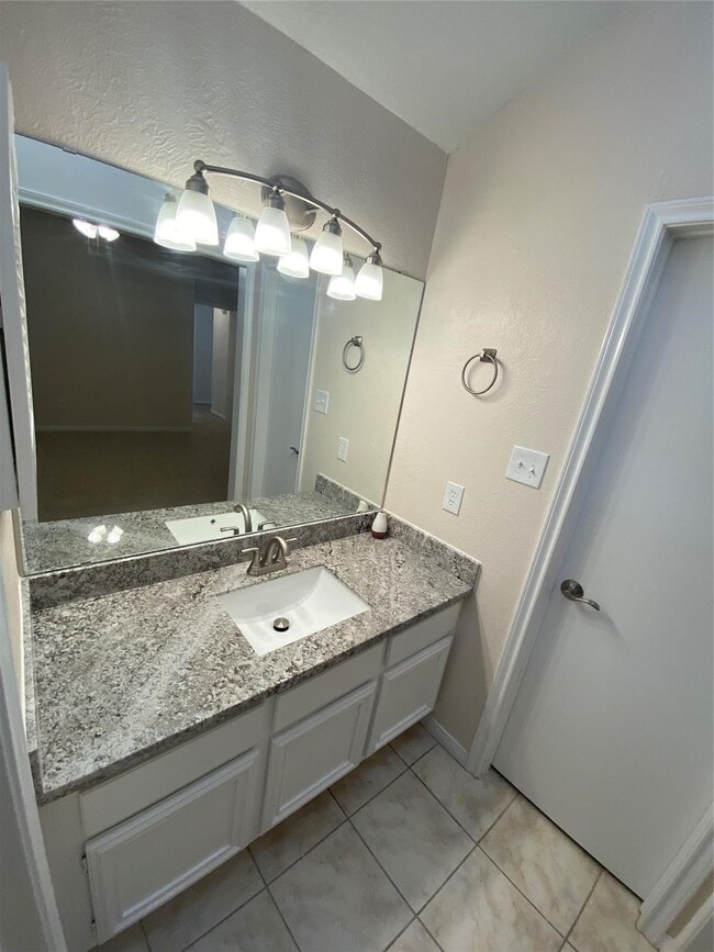 Building Photo - 33 N Rain Forest Ct