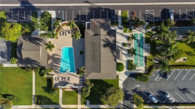 Building Photo - 609 12th Ave S