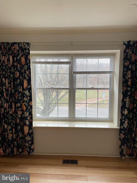 Building Photo - 18 Pond View Dr