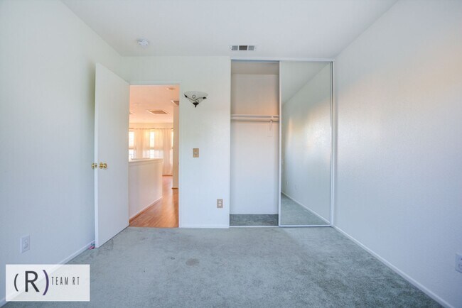 Building Photo - 15984 Paul Ct