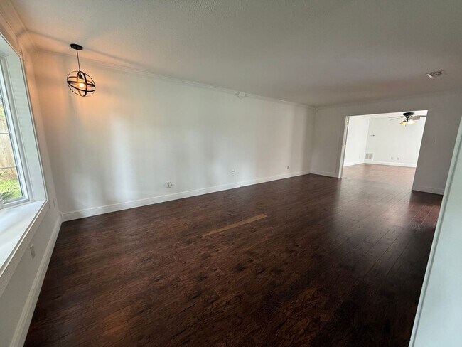 Building Photo - 905 Poinciana Dr