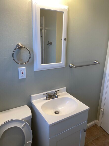 Bathroom - 990 Helen Ave