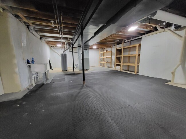 Building Photo - 7851 Thornhill Dr