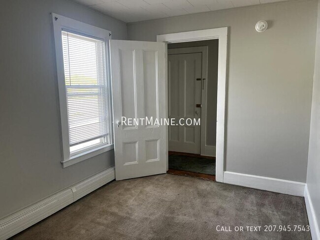 Building Photo - 445 Main St