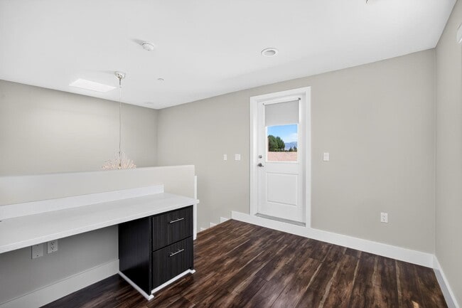 Building Photo - 18358 Saticoy St