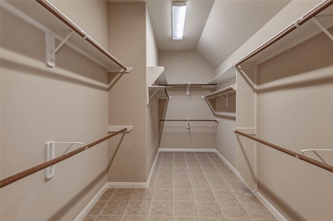 Building Photo - 10906 Angel Lake Dr
