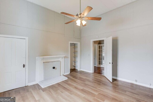 Building Photo - 227 Alcovy St