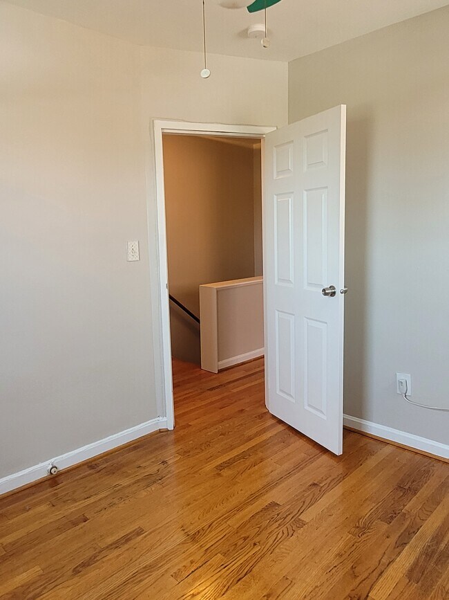 3rd BR - 427 Jefferson St NE