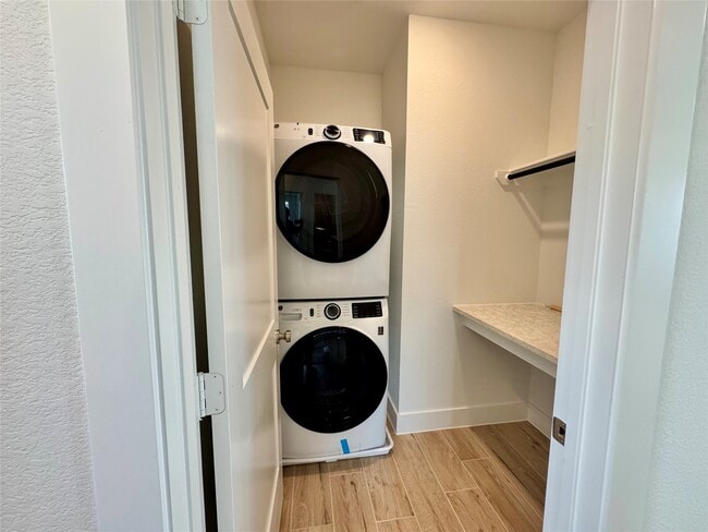 Building Photo - 1210 Shaded Rock Dr