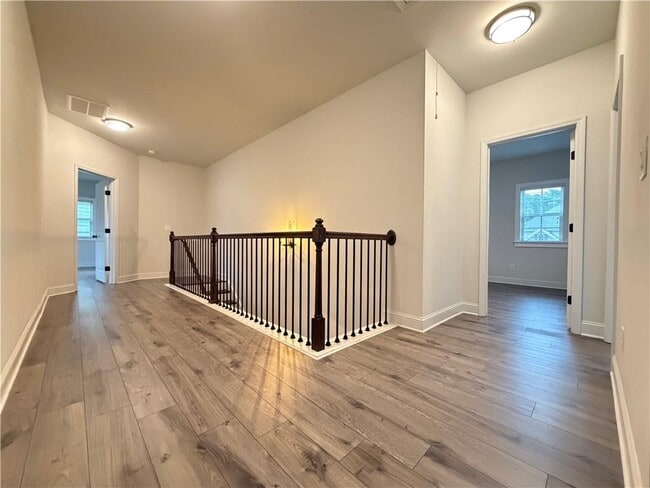 Building Photo - 1545 Dahlia Dr