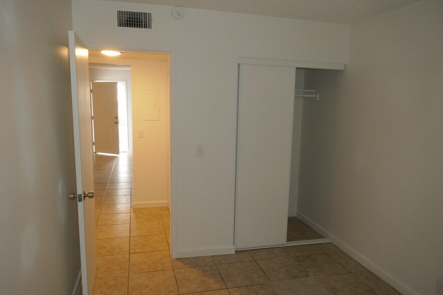 Building Photo - 3356 Sylvia St