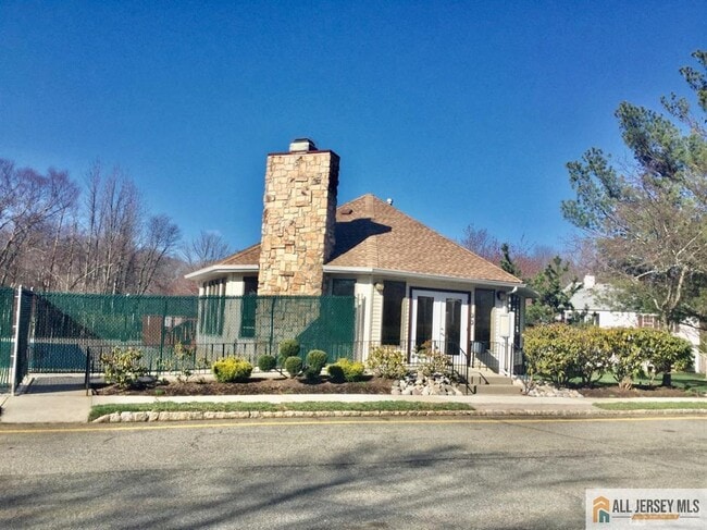 Building Photo - 682 Darlington Dr