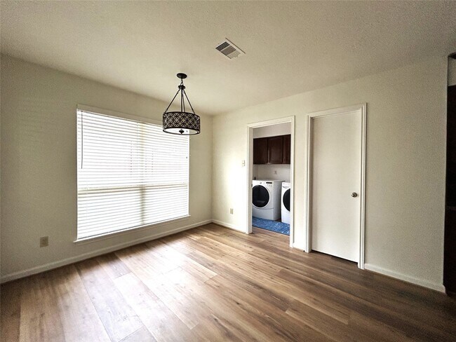 Building Photo - 2714 River Birch Dr