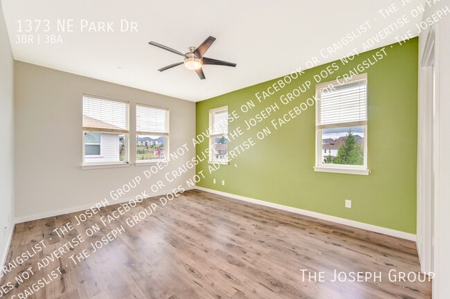 Building Photo - 1373 NE Park Dr